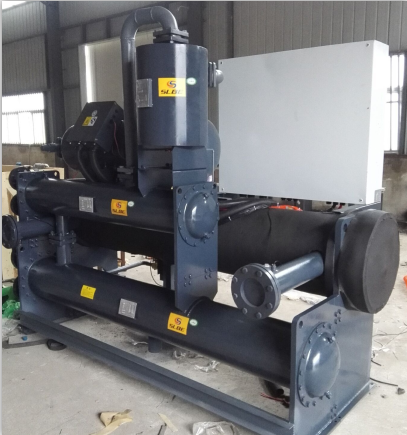 螺桿式冷水機(jī)組帶熱回收裝置，可回收30%熱量供生活用水